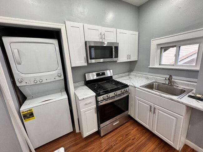 Building Photo - 51 Poe Ave