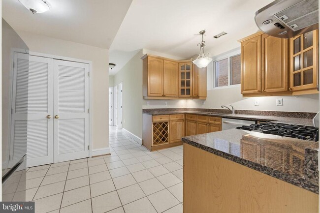 Building Photo - 1362 Irving St NW