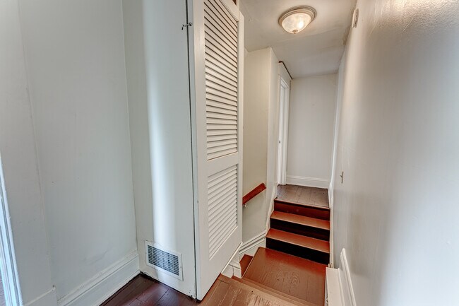 Building Photo - 975 Dorsey Ave