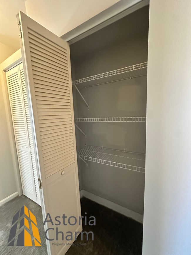 Building Photo - 3 Bedroom Home with Den, Patio/Deck Space,...