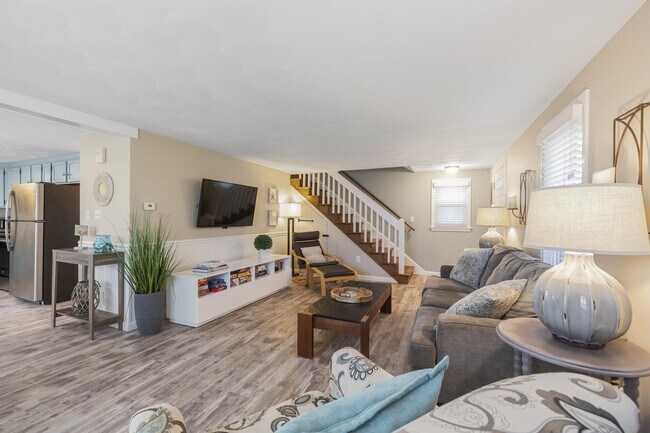 Building Photo - 16 Grasshopper Ln