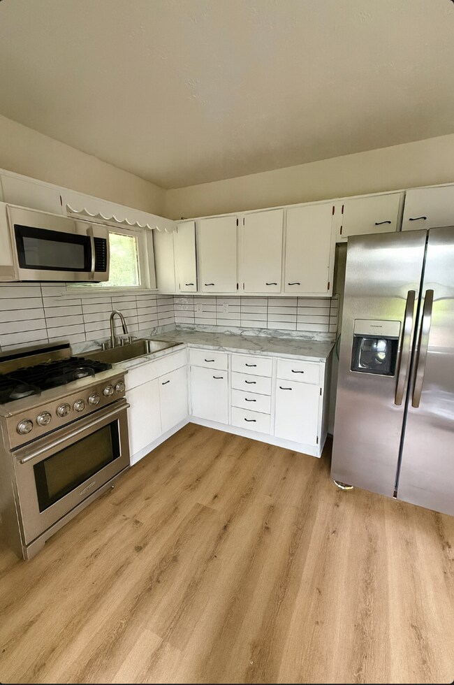 Building Photo - 3461 W 129th St