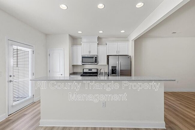 Building Photo - 2105 Nandina Trl