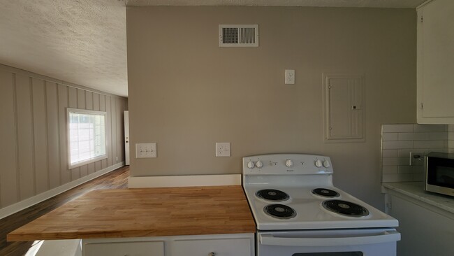 Building Photo - 5930 S New Hope Rd