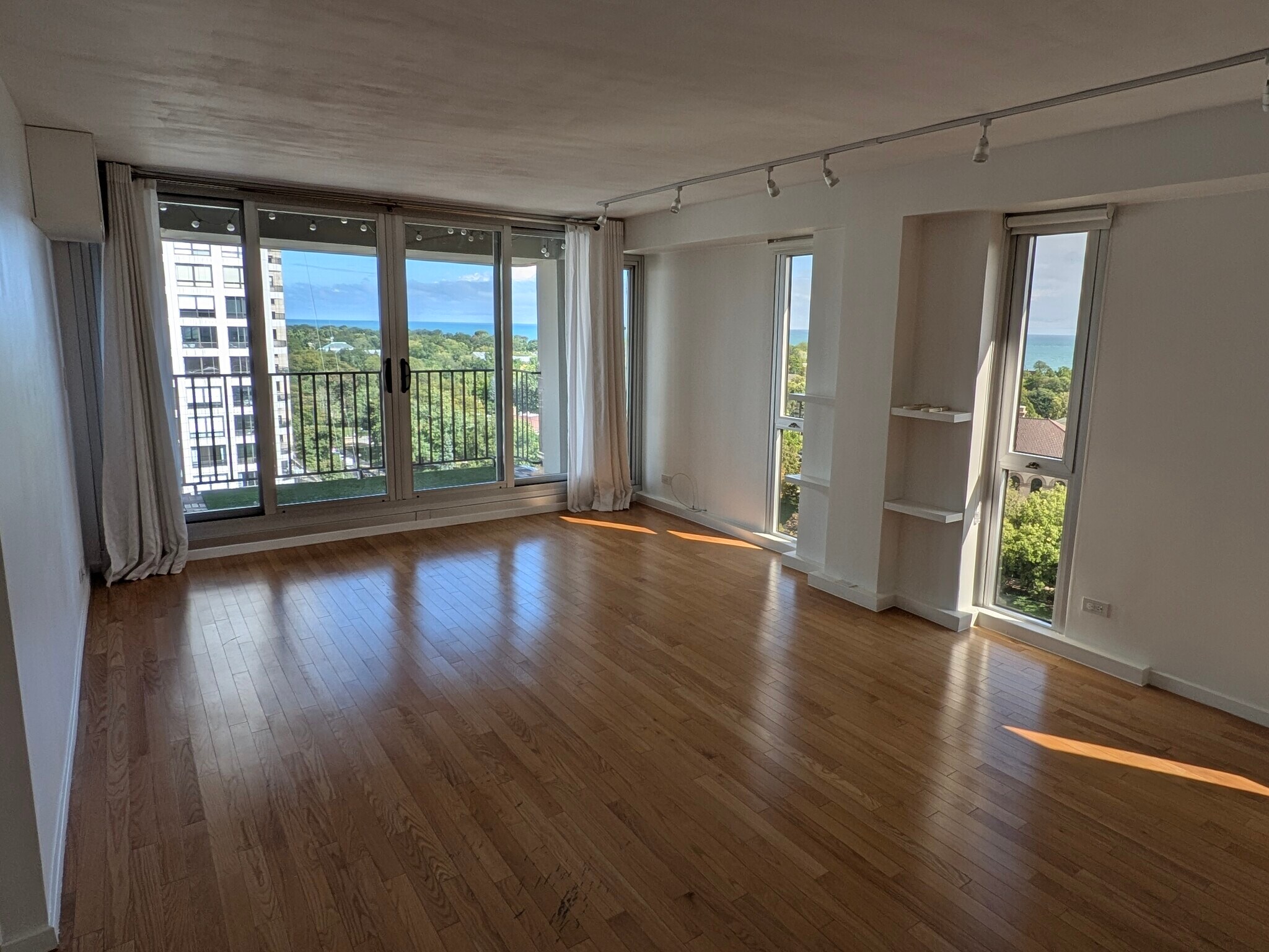 4. Living Room - 1960 N Lincoln Park W