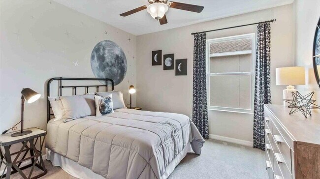 Building Photo - Spacious 5-Bed Retreat with Granite Elegance in Lakewood Ranch