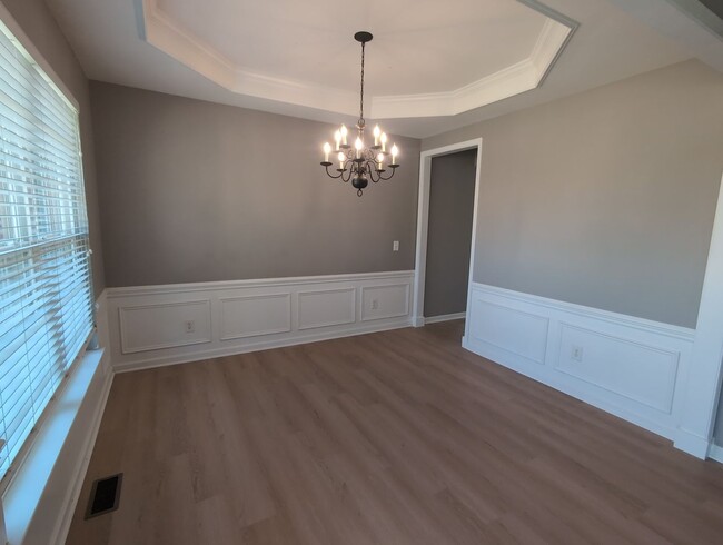 Building Photo - AVAILABLE NOW! 3- or 4-bed/3.5-bath in Bre...