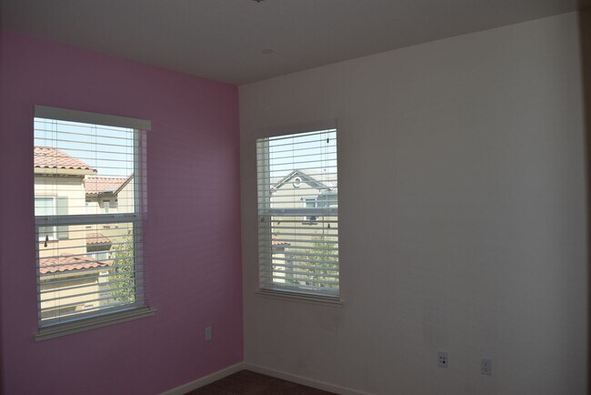 Building Photo - Spacious Home In Mountain House