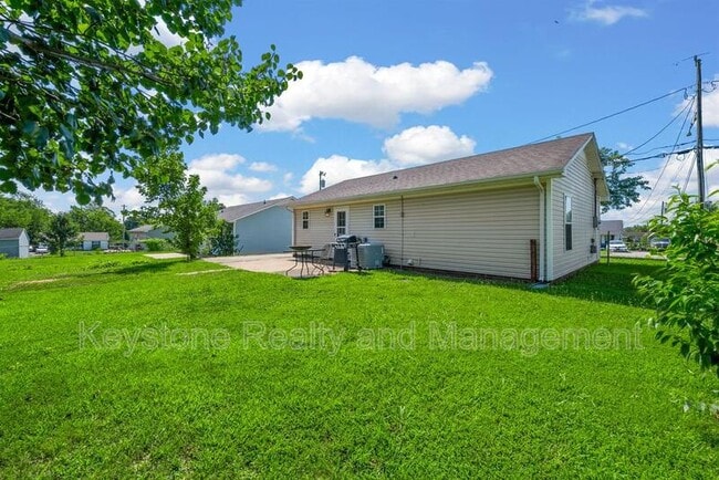 Building Photo - 405 Eddy St