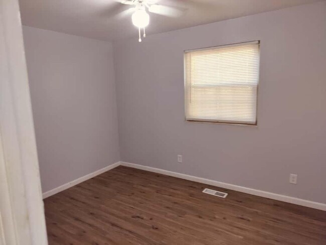Building Photo - 2461 Duchess Dr