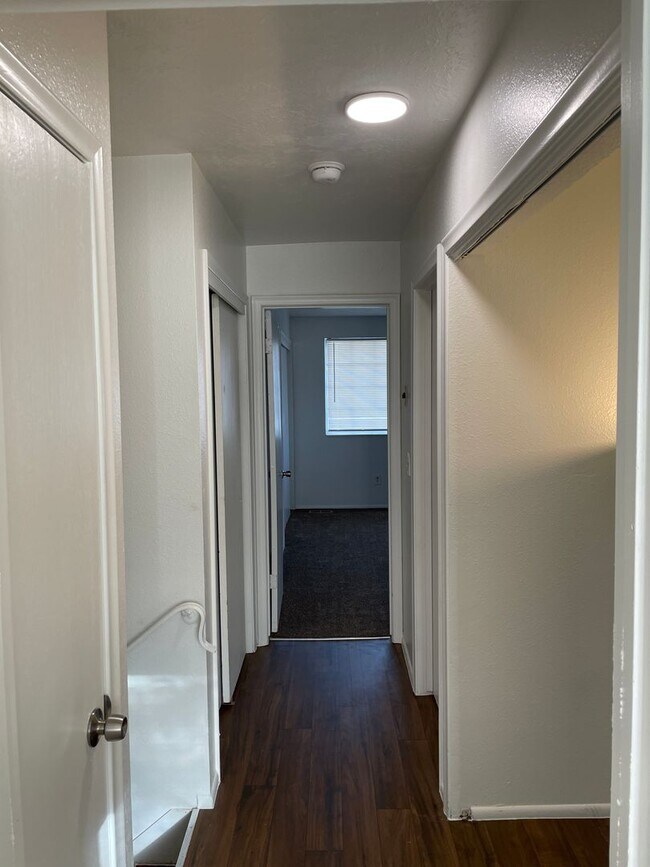 Building Photo - 3-Bedroom 1.5 Bath Twin-Home