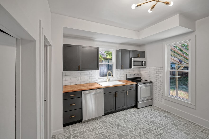 Building Photo - 3940 J St