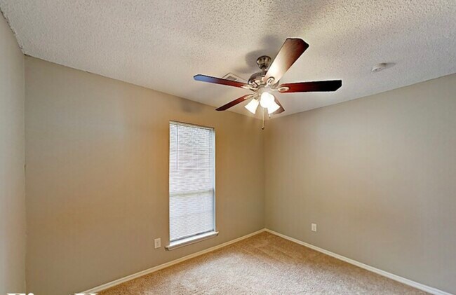 Building Photo - 4929 Patricia Ann Ln