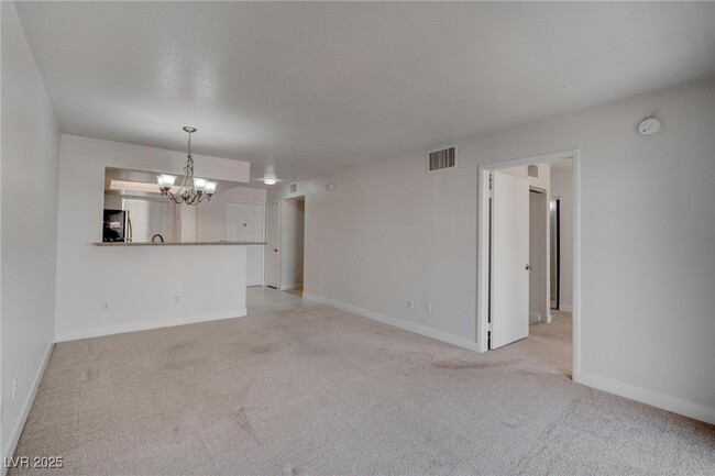 Building Photo - 8070 W Russell Rd