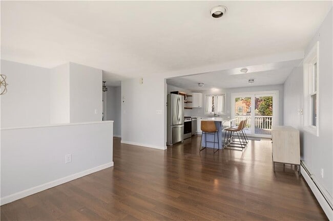 Building Photo - 102 Easton Ave