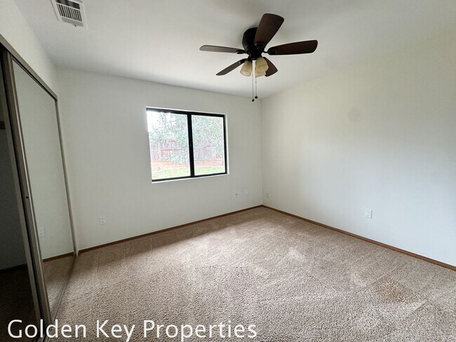 Building Photo - Single-level 4-Bedroom home on a large cor...