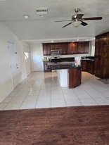 Building Photo - 471 E Nugent St