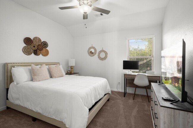 Building Photo - 9871 Twin Shores Dr