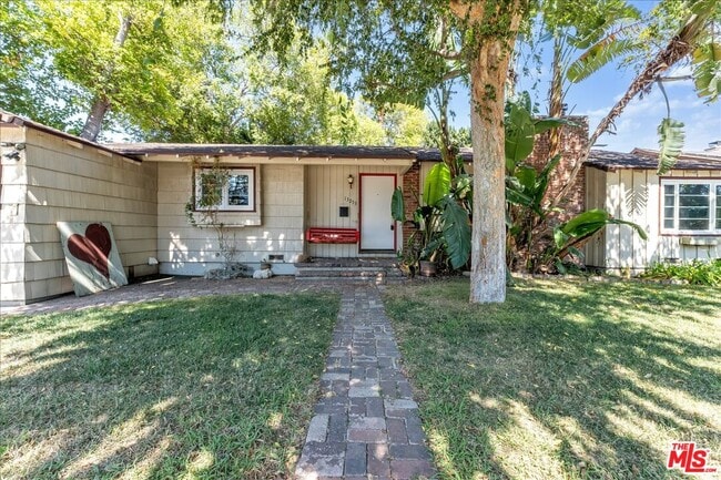 Primary Photo - 13253 Magnolia Blvd
