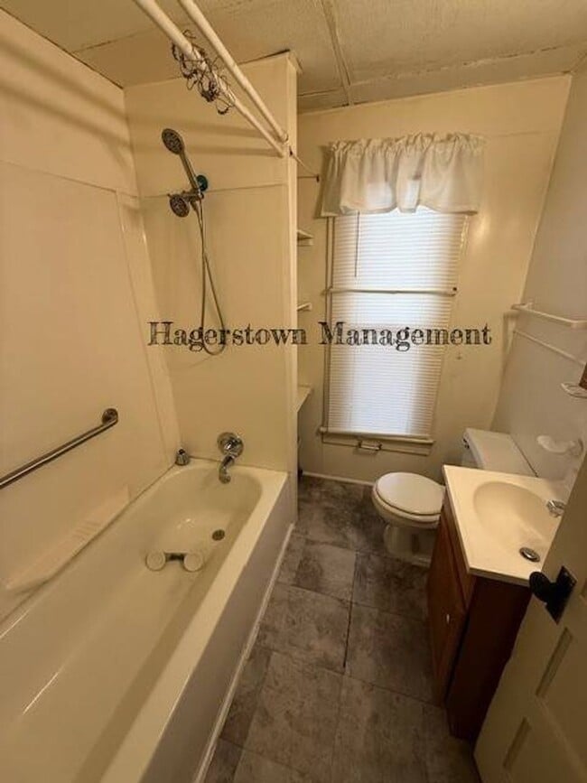 Building Photo - Duplex on Pennsylvania Ave