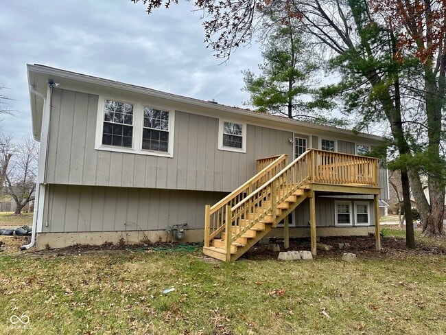 Building Photo - 5847 Lakeland Dr