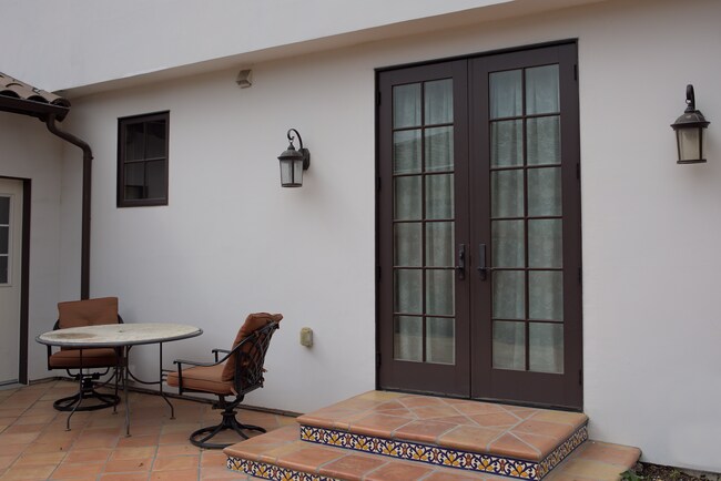 Building Photo - 1215 Altamead Dr