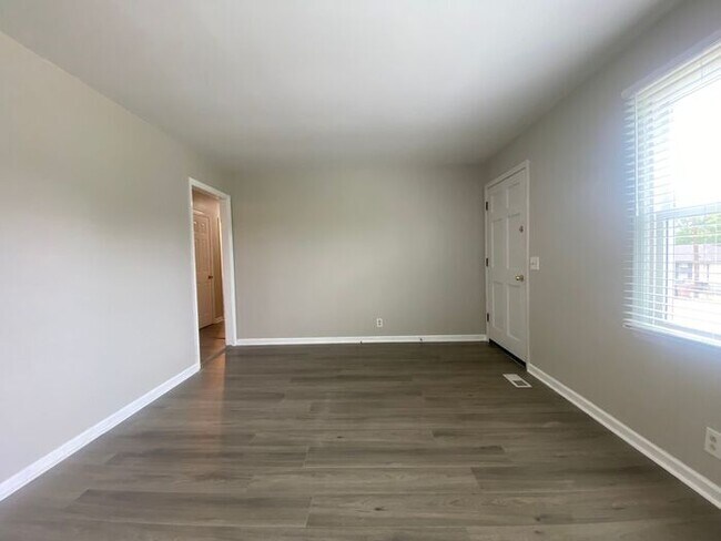 Building Photo - Renovated Brick Ranch in North Nashville