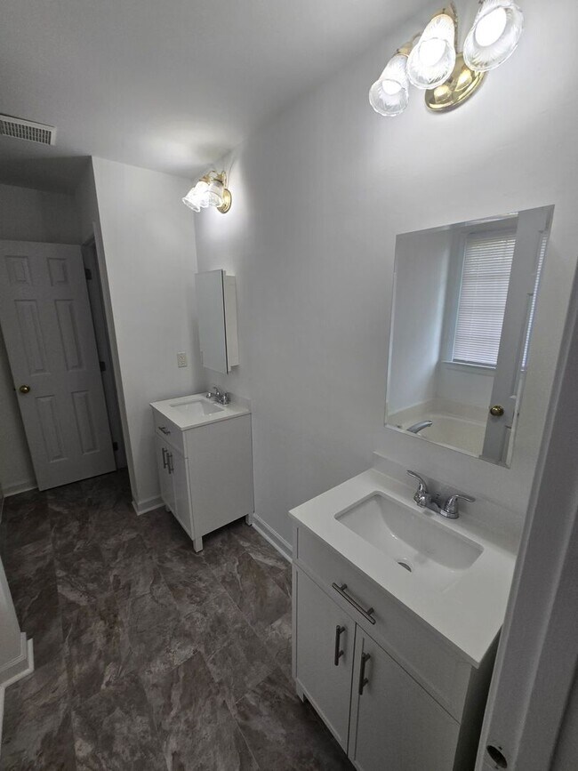 Building Photo - 312 Shade Tree Dr
