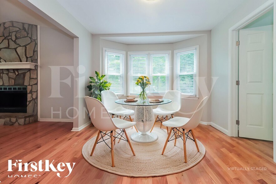 Building Photo - 124 Spring Dr