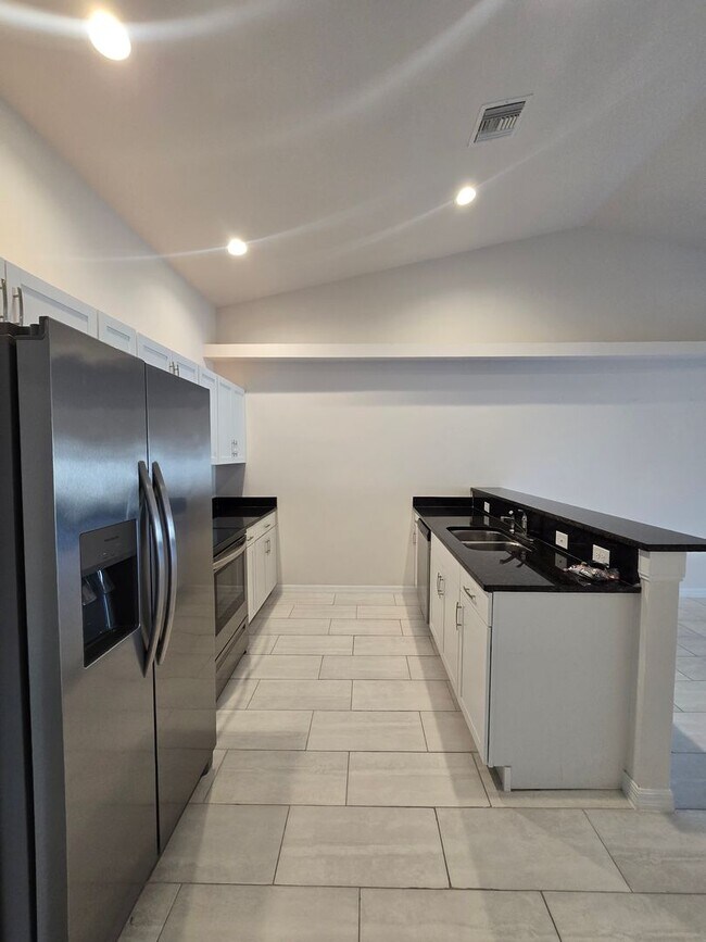 Building Photo - 3024 Skyline Blvd