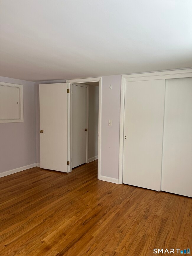 Building Photo - 73 Soundview Rd