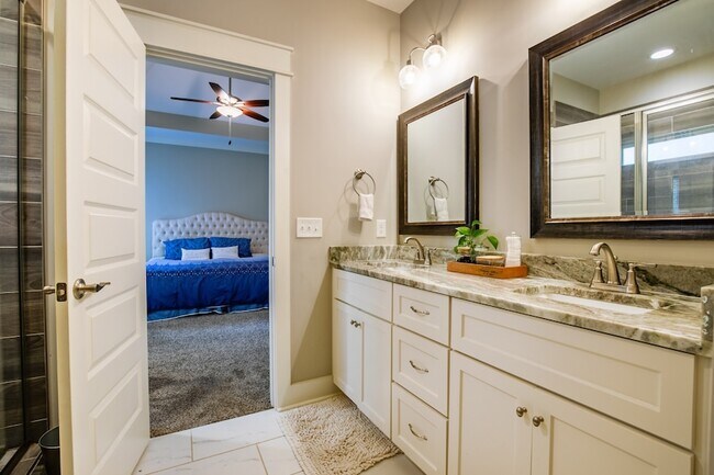 Building Photo - 5322 Honeybee Dr