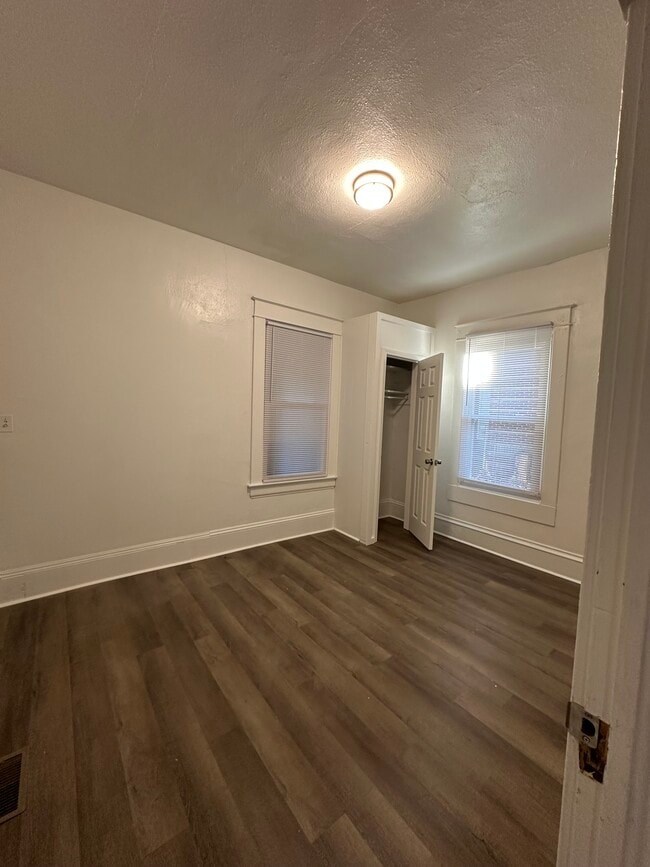 Building Photo - 617 Pender St