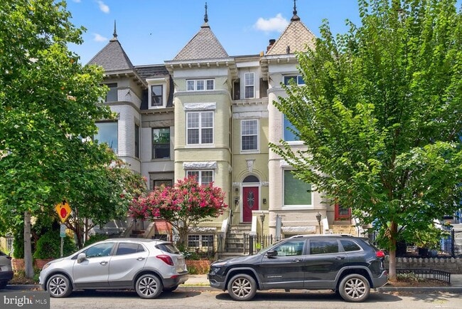 Building Photo - 1730 1st St NW