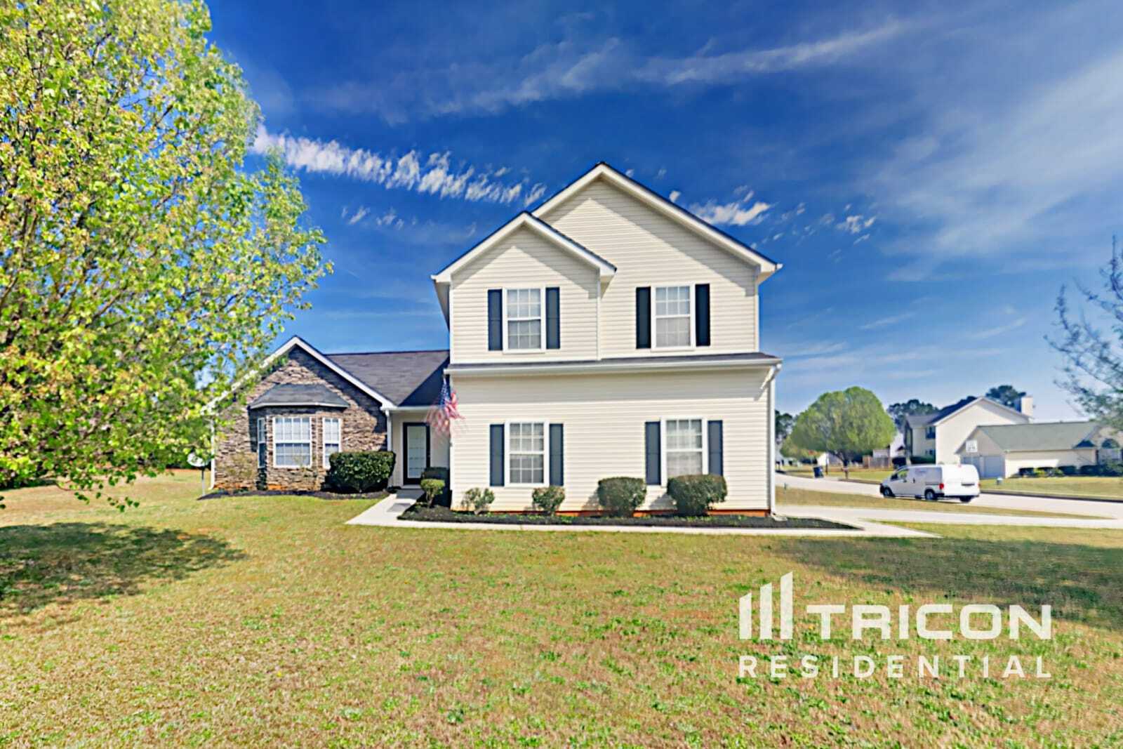 Building Photo - 1100 Village Oaks