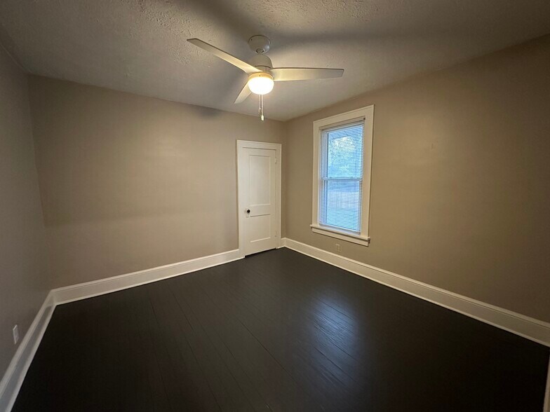 Building Photo - 424 Cherry St