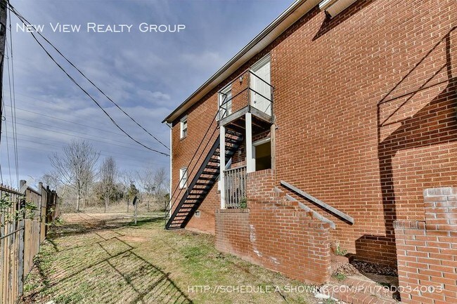 Building Photo - 1701 Remount Rd