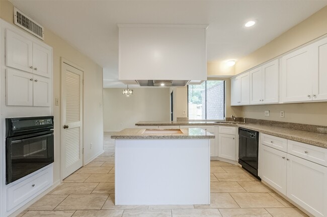 Building Photo - 514 Shady Dale Dr