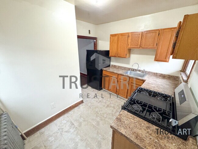 Building Photo - 5719 N Howard St