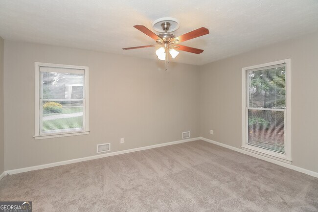 Building Photo - 3103 Skyland Dr
