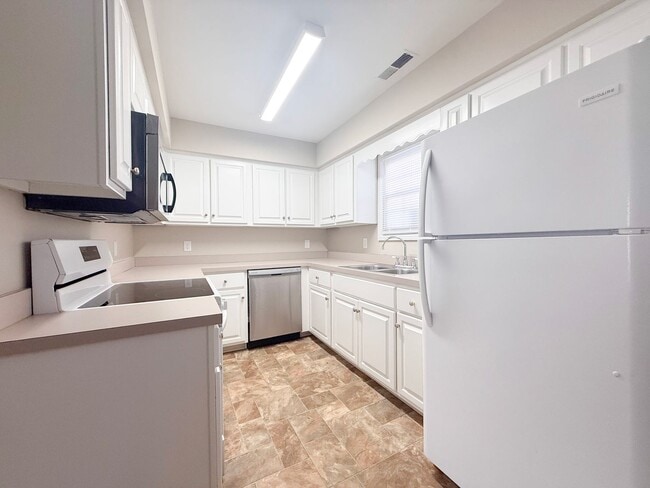 Building Photo - 42 Eastgate Cir