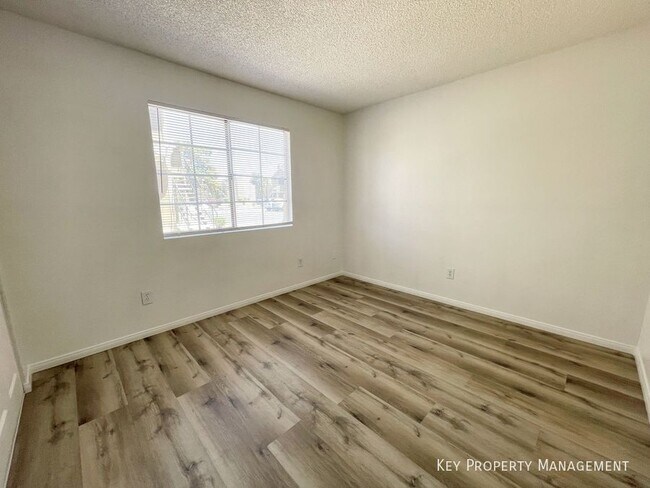 Building Photo - 2705 Jennydiane Dr