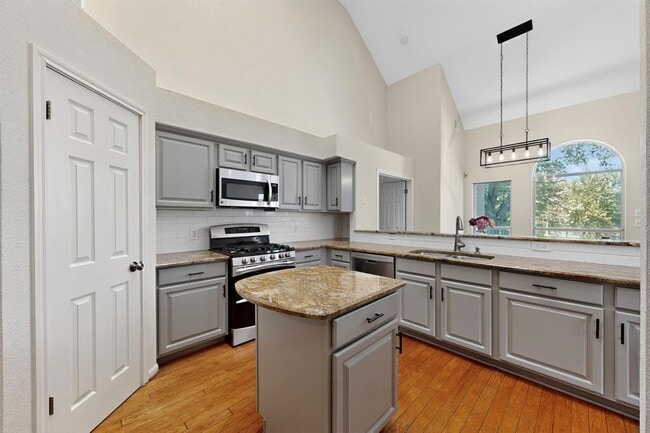 Building Photo - 15114 Wells Port Dr