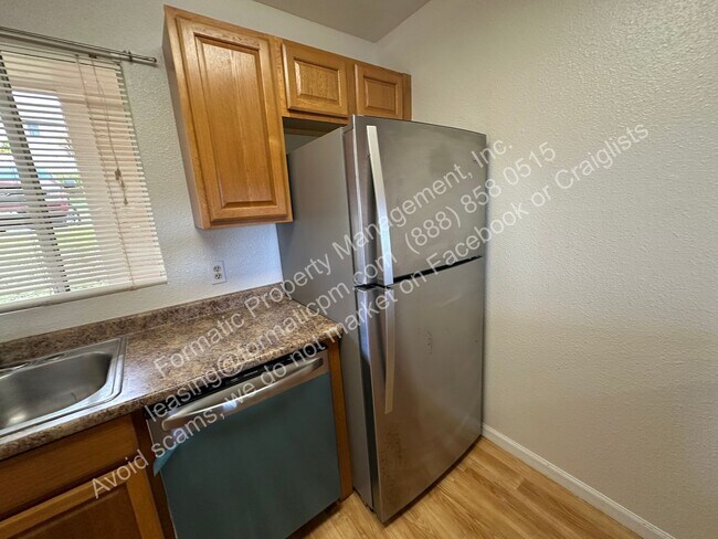 Building Photo - Charming Pet Friendly 2-Bedroom Home with ...