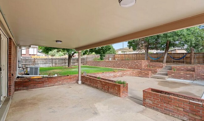 Building Photo - Modern 5 bed, 3.5 bath home in Lakewood!