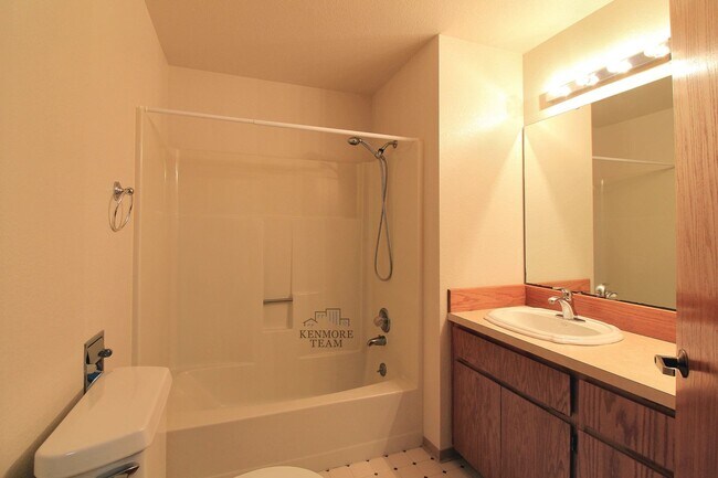 Building Photo - 4 Bedroom, 3 Bath Home in West Richland