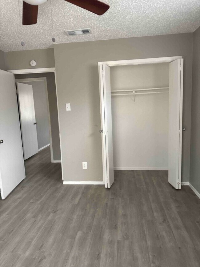 Building Photo - For Sale or Lease