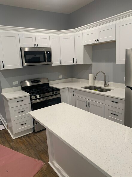 Kitchen - 2309 S Leavitt St