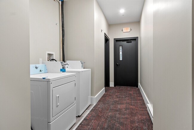 Building Photo - 409 Main St