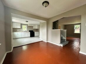 Building Photo - 151 Collins Dr